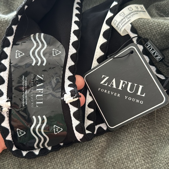 Zaful black & white triangle bikini - Picture 3 of 3